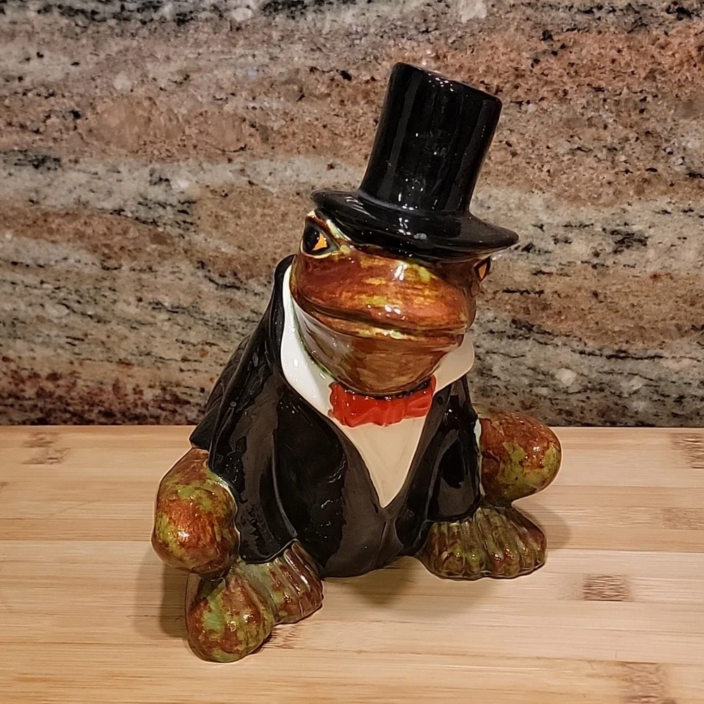Vintage Ceramic Frog in Tuxedo and Top Hat Planter - Picture 1 of 6